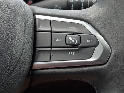 Used 2024 Jeep Compass Latitude AWD/4WD image 22