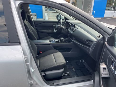 Used 2025 Nissan Rogue SV FWD image 49