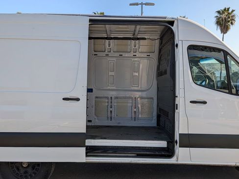 Used 2020 Mercedes-Benz Sprinter 2500 image 9