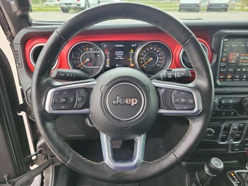 Used 2020 Jeep Wrangler Unlimited Sahara w/ Dual Top Group AWD/4WD image 20