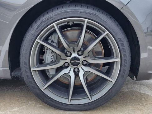 Used 2025 Genesis G70 2.5T image 10