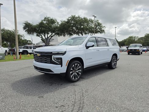 New 2026 Chevrolet Suburban High Country RWD image 11