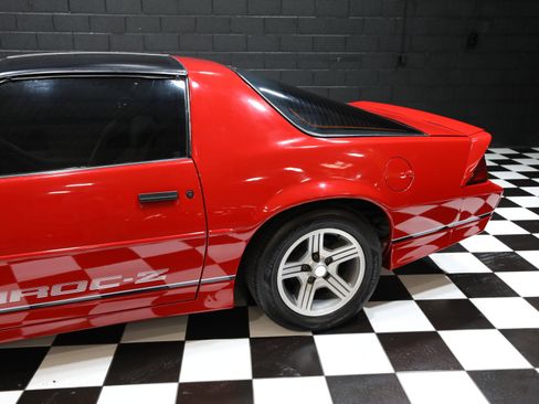 Used 1988 Chevrolet Camaro IROC-Z image 27