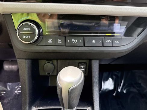 Used 2014 Toyota Corolla LE FWD image 31