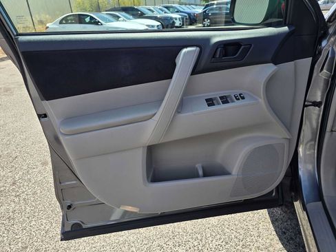 Used 2011 Toyota Highlander 2WD w/ Tow Pkg image 21