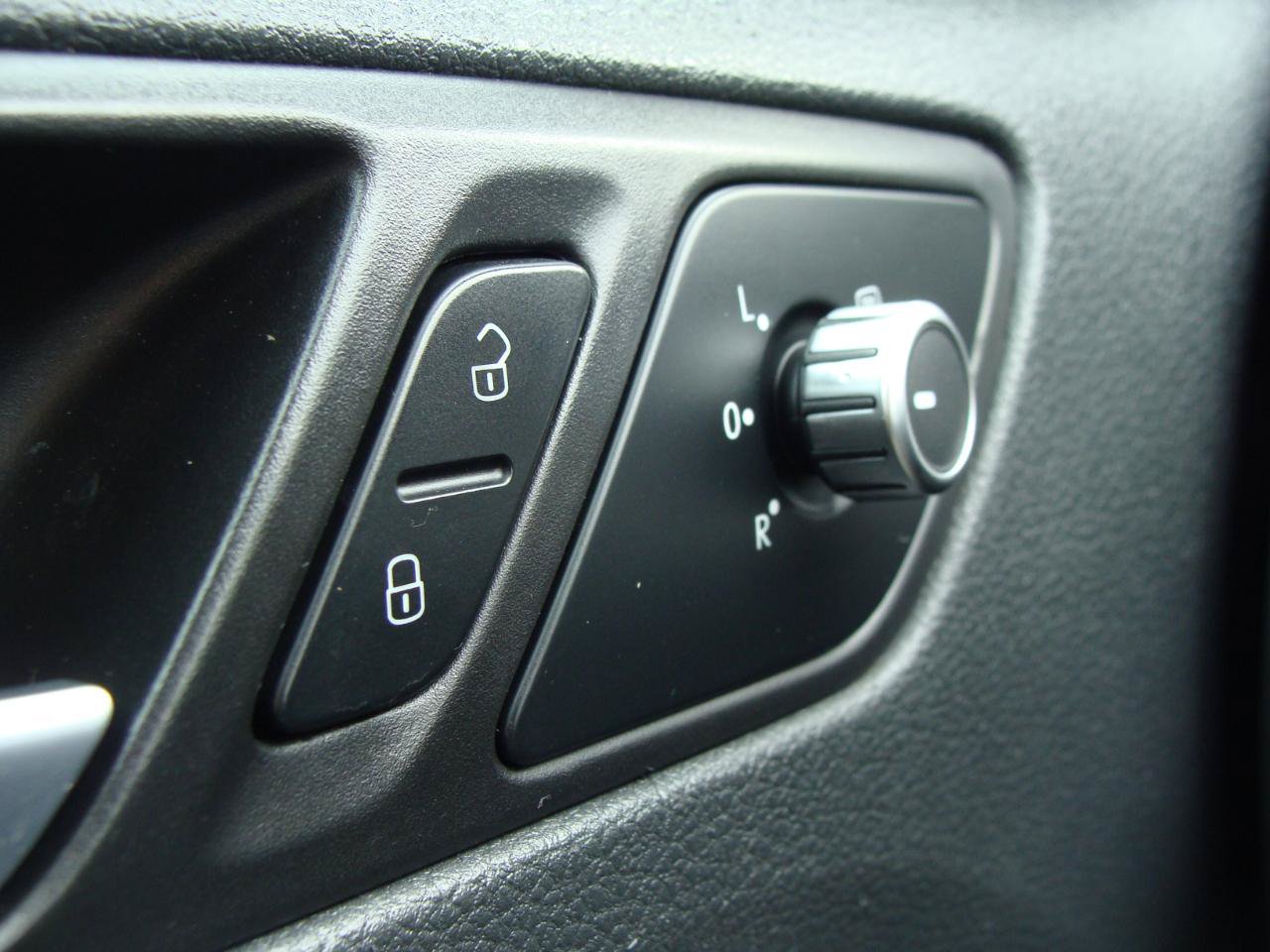 Used 2013 Volkswagen Jetta SE FWD image 22