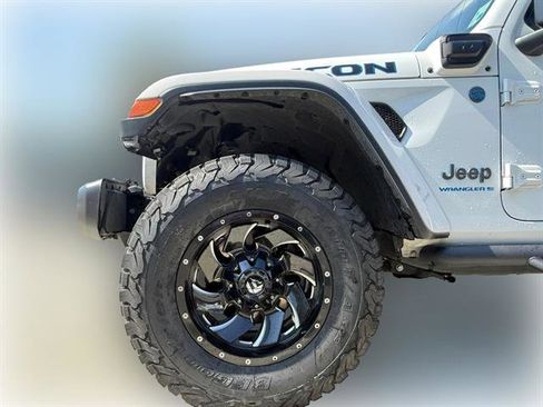 Used 2023 Jeep Wrangler Unlimited Rubicon 4xe w/ Cold Weather Group AWD/4WD image 4