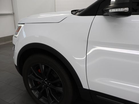 Used 2017 Ford Explorer XLT w/ XLT Appearance Package AWD/4WD image 33