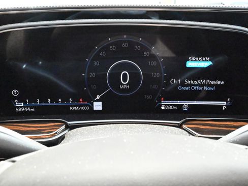 Used 2022 Cadillac Escalade Premium Luxury image 12