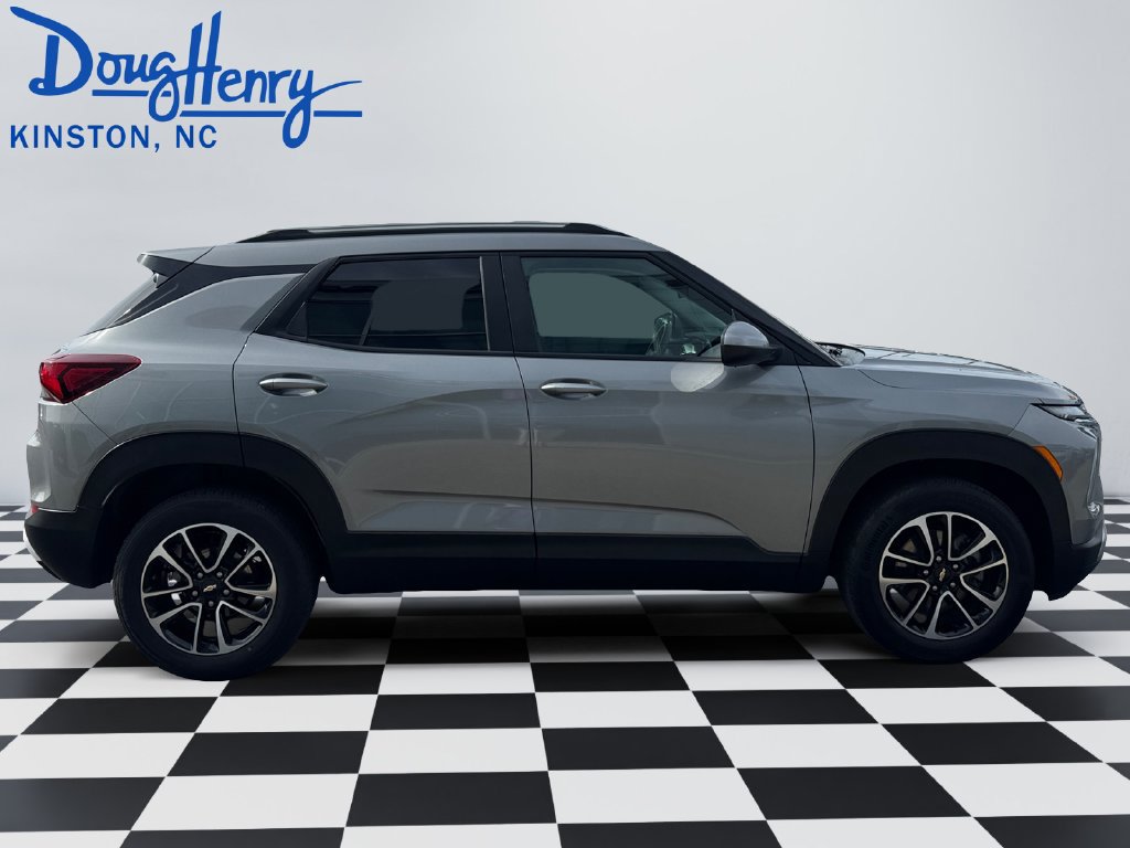Used 2025 Chevrolet TrailBlazer LT AWD/4WD image 6