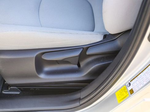 Used 2021 Toyota Corolla LE FWD image 20