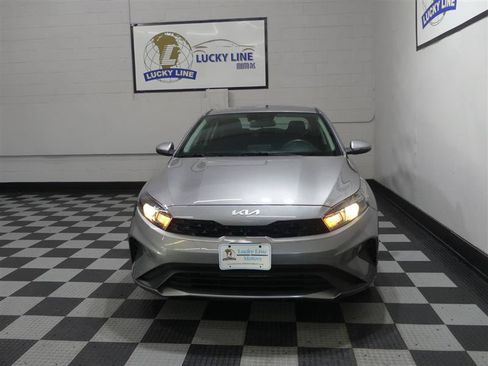 Used 2023 Kia Forte LXS w/ LXS Technology Package FWD image 2
