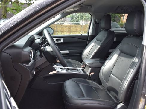 Used 2024 Ford Explorer XLT w/ Equipment Group 202A AWD/4WD image 7