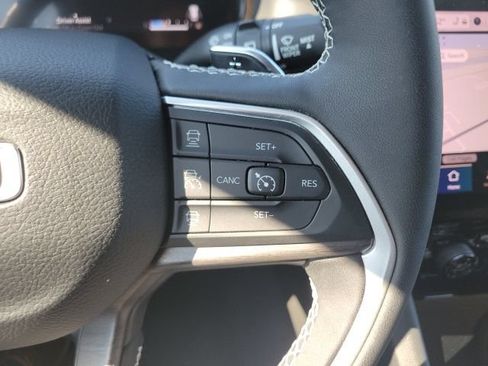 Used 2023 Jeep Grand Cherokee Limited AWD/4WD image 29