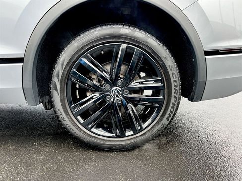 Used 2022 Volkswagen Tiguan SE R-Line image 27