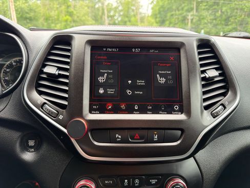 Used 2021 Jeep Cherokee Trailhawk w/ Sun, Sound & Nav Group AWD/4WD image 20