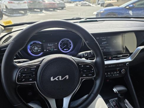 Certified 2022 Kia Niro LXS image 16
