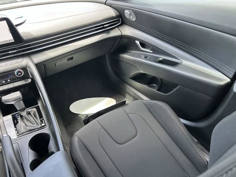 Certified 2024 Hyundai Elantra SEL FWD image 18