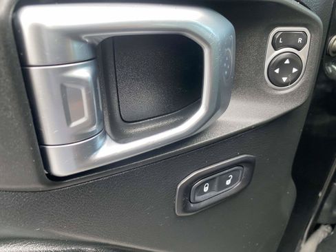 Used 2018 Jeep Wrangler Unlimited Sport S AWD/4WD image 18