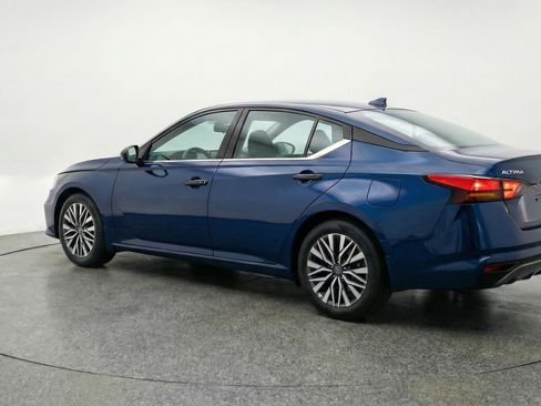 Used 2025 Nissan Altima 2.5 SV FWD image 6