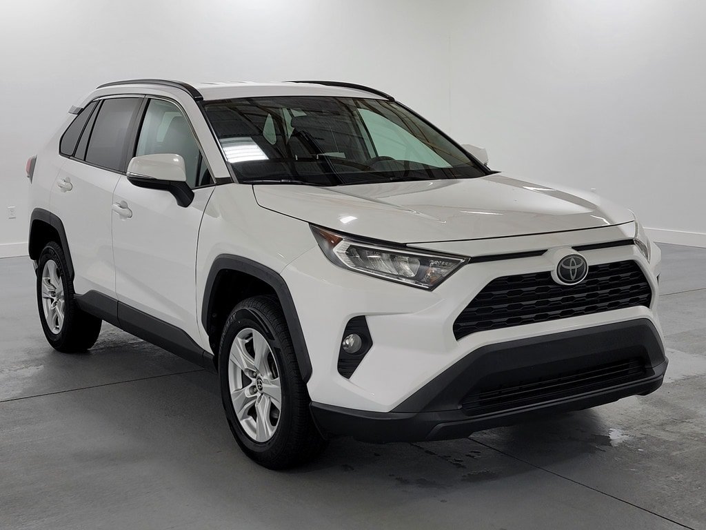 Used 2021 Toyota RAV4 XLE FWD image 2