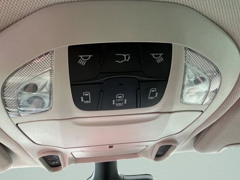 Used 2023 Chrysler Pacifica Touring-L FWD image 31