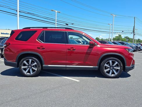 Certified 2025 Honda Pilot Touring image 8