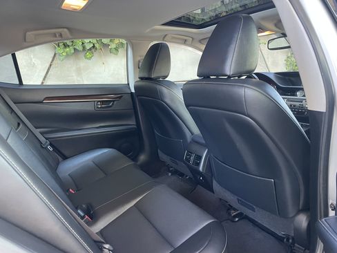 Used 2014 Lexus ES 350 w/ Premium Package image 16