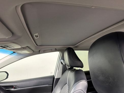 Used 2020 Toyota Camry SE FWD image 14