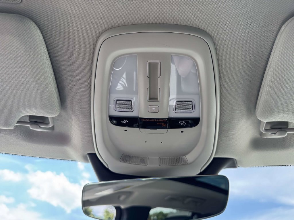Certified 2025 Volvo XC90 B5 Core AWD/4WD image 30