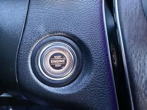 Used 2021 Mercedes-Benz GLC 300 4MATIC image 32