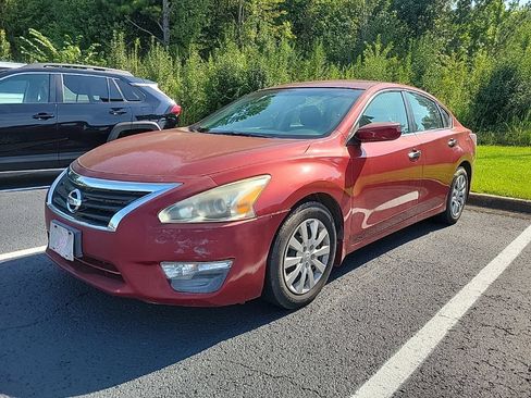 Used 2013 Nissan Altima 2.5 S FWD image 1