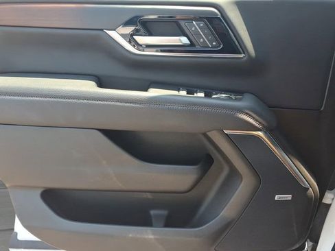 Used 2025 GMC Yukon Denali AWD/4WD image 16