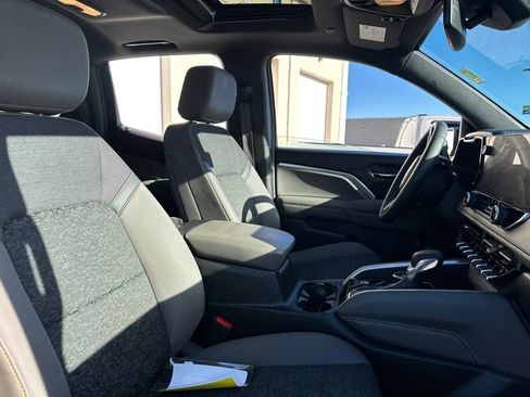 Used 2024 Chevrolet Colorado ZR2 w/ Safety Package image 18