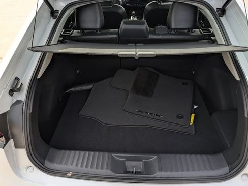 Used 2024 Toyota Prius XLE FWD image 27
