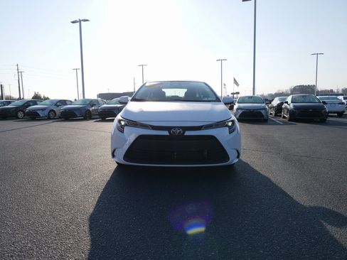 Used 2025 Toyota Corolla LE image 9