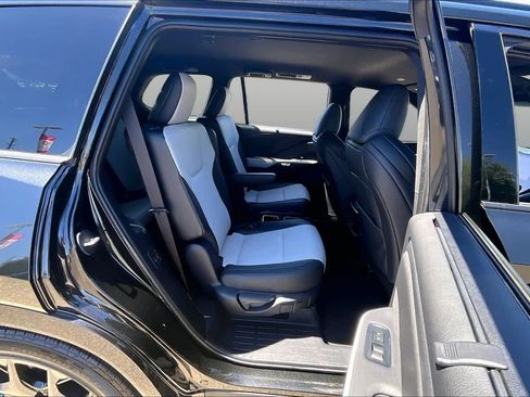 Used 2025 Lexus TX 500h AWD w/ Technology Package image 19