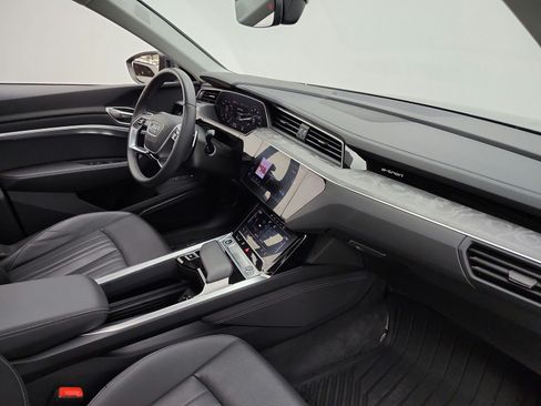 Used 2024 Audi Q8 e-tron Premium Plus AWD/4WD image 30