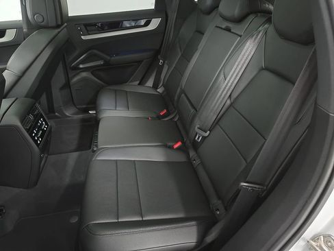 Certified 2026 Porsche Cayenne AWD/4WD image 26