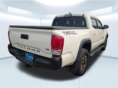 Used 2017 Toyota Tacoma TRD Off-Road w/ Tow Package image 2
