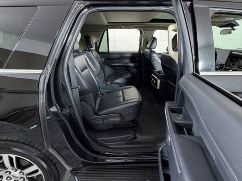 Used 2022 Ford Expedition Max XLT image 5
