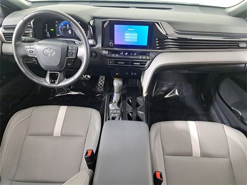 Used 2025 Toyota Camry SE image 16