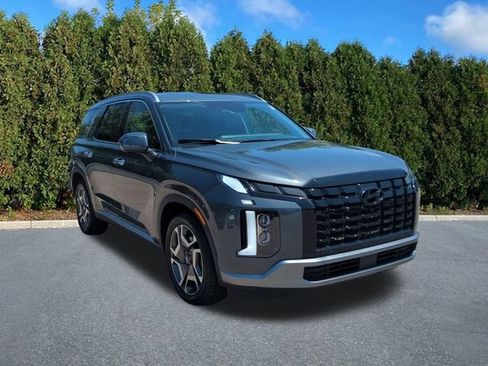 Used 2024 Hyundai Palisade SEL w/ Premium Package FWD image 3
