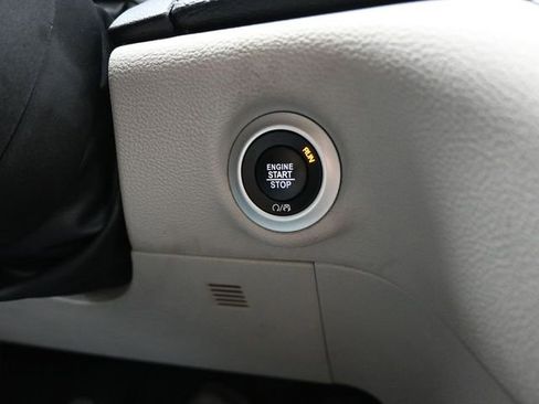 Used 2024 Chrysler Pacifica Select image 20