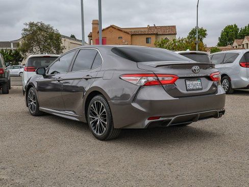 Used 2018 Toyota Camry SE FWD image 6