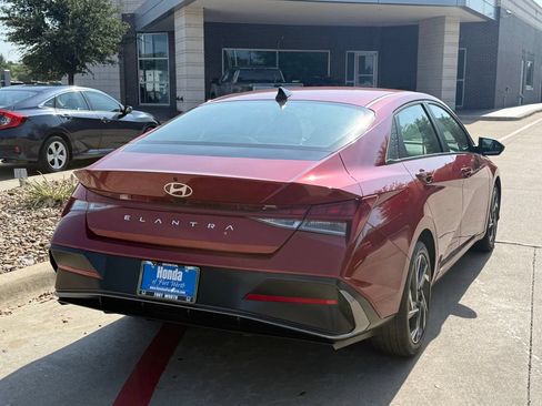 Used 2025 Hyundai Elantra SEL FWD image 5