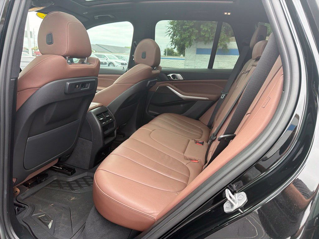 Used 2022 BMW X5 xDrive40i w/ Parking Assistance Package AWD/4WD image 19