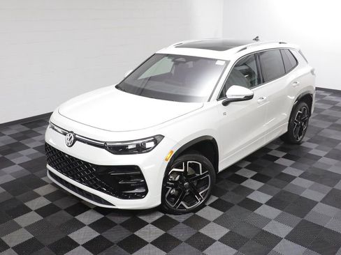 New 2026 Volkswagen Tiguan SEL R-Line AWD/4WD image 2