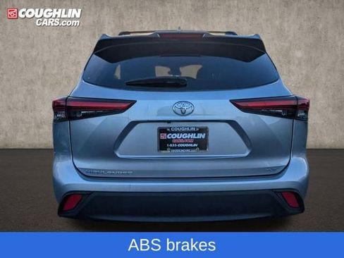 Used 2023 Toyota Highlander XLE image 7