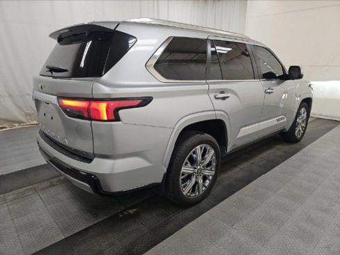 Used 2025 Toyota Sequoia Capstone AWD/4WD image 3